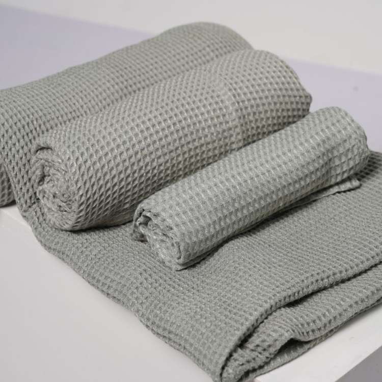 Cotton or Microfiber Towel: Which is Better for Your Skin & Environment?